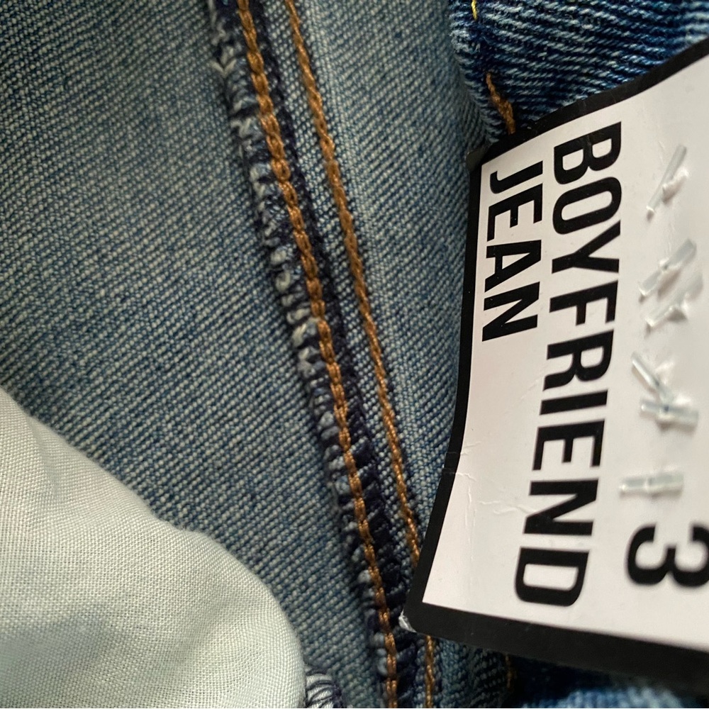 NWT. Almost Famous Boyfriend Jeans. Size 3 - Picture 3 of 9